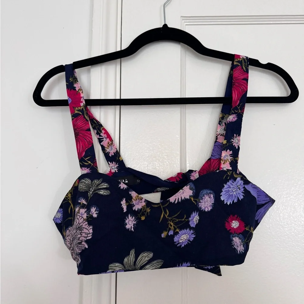 Floral two piece crop top and pant set - Picture 3 of 6